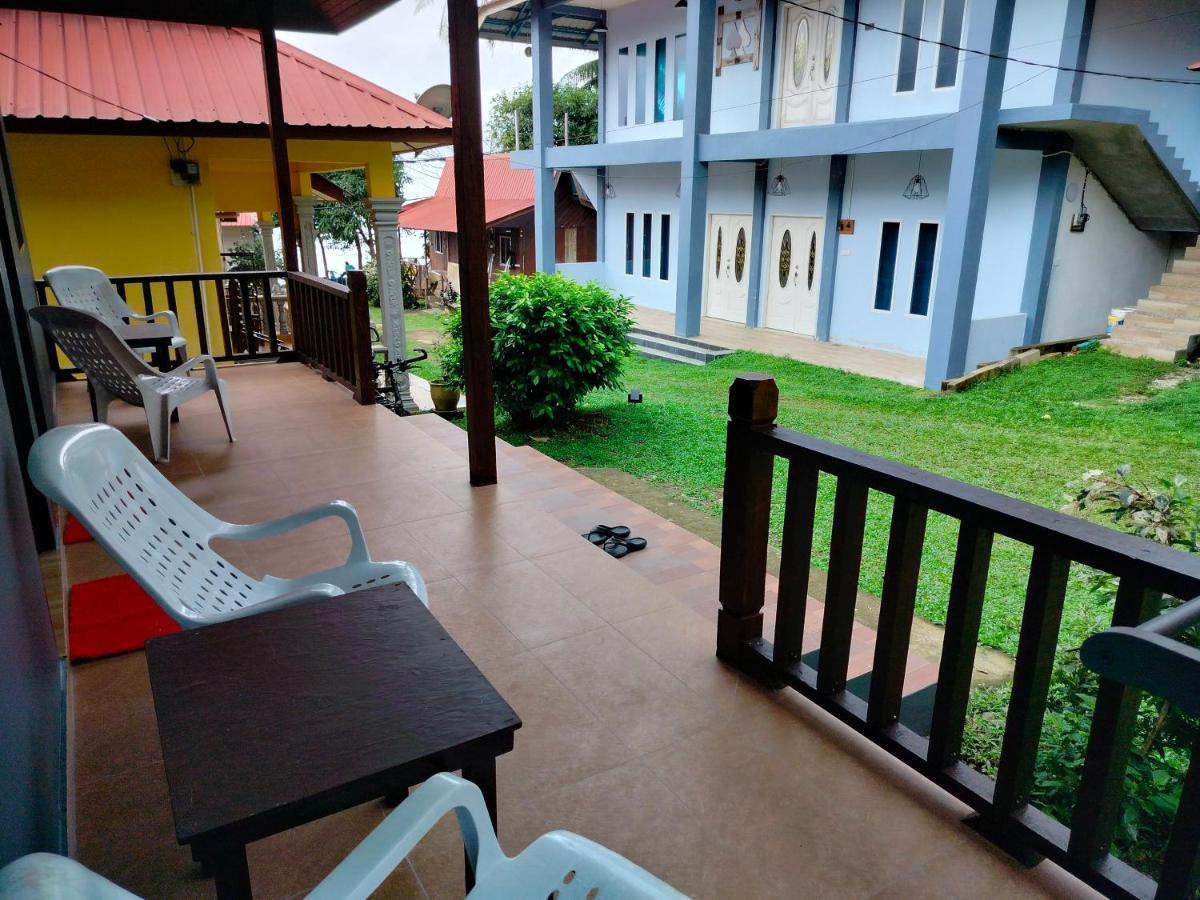 勒斯图木屋 Kampong Ayer Batang 外观 照片