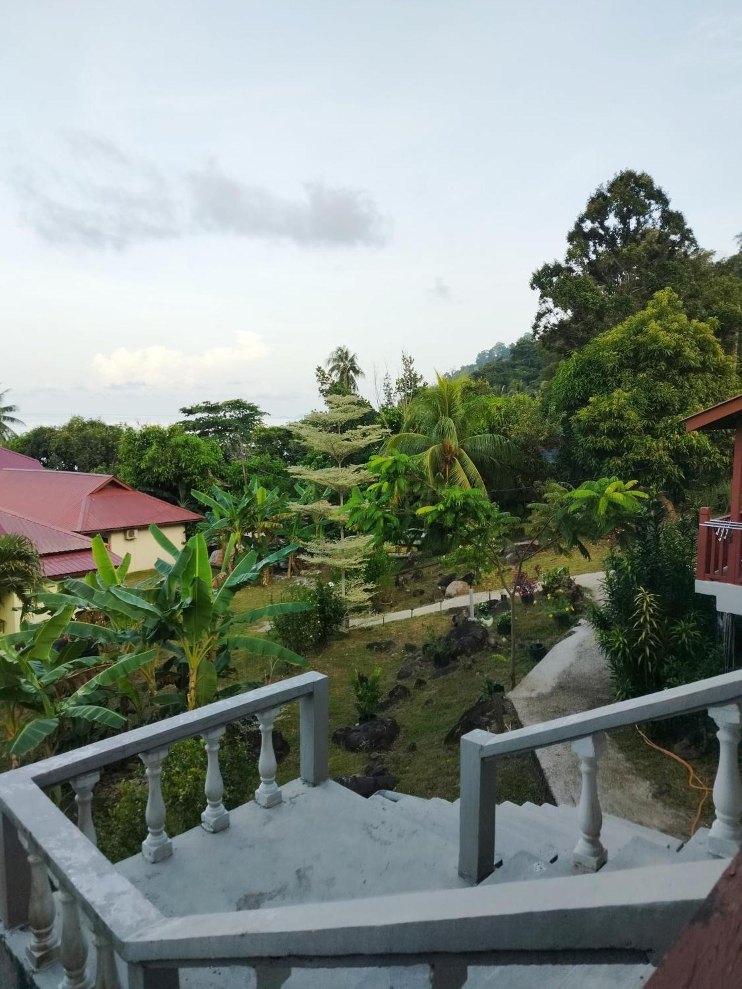 勒斯图木屋 Kampong Ayer Batang 外观 照片