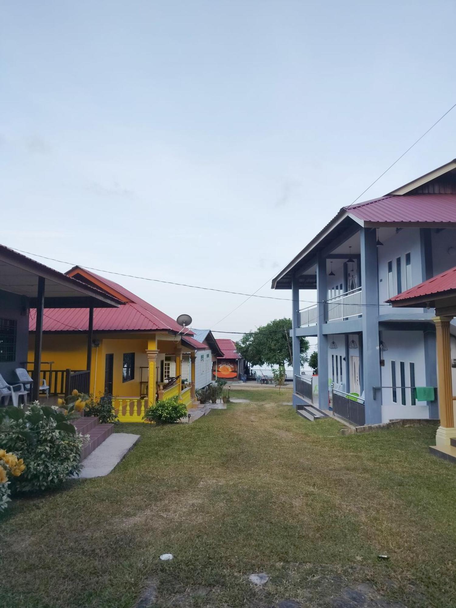 勒斯图木屋 Kampong Ayer Batang 外观 照片