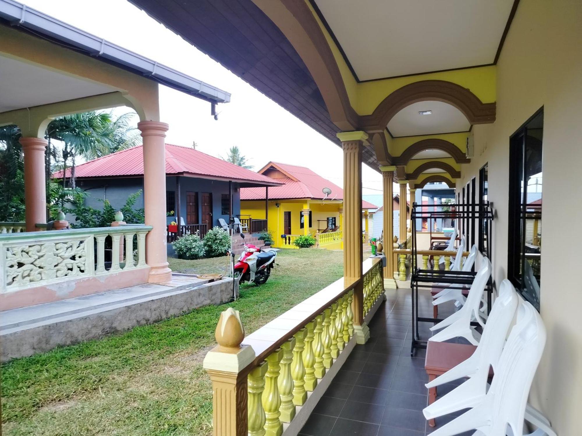 勒斯图木屋 Kampong Ayer Batang 外观 照片